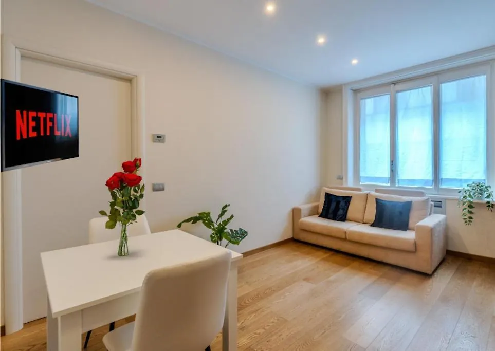 ミラノDuomo 15 Min Walk - Luxury Flat, Netflix And Wi-Fiアパートメント 0*, ミラノ